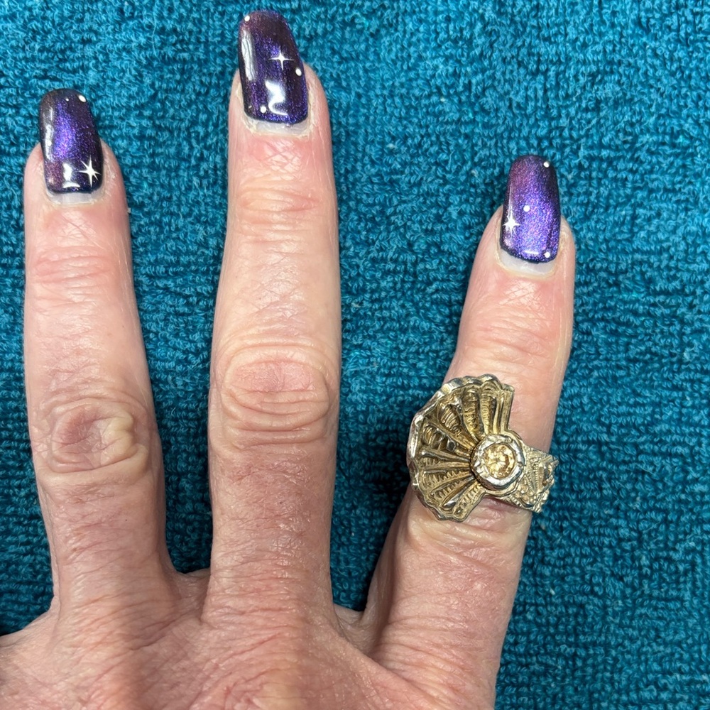 Gold Shell Design Ring - image 1